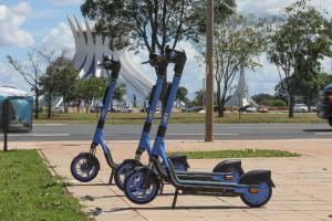 Empresas são credenciadas para o serviço de patinetes no Distrito Federal